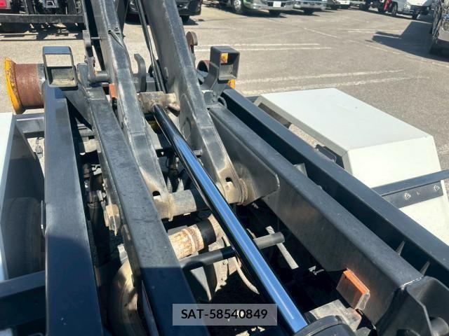 Mitsubishi CANTER 2019-04 830065-13