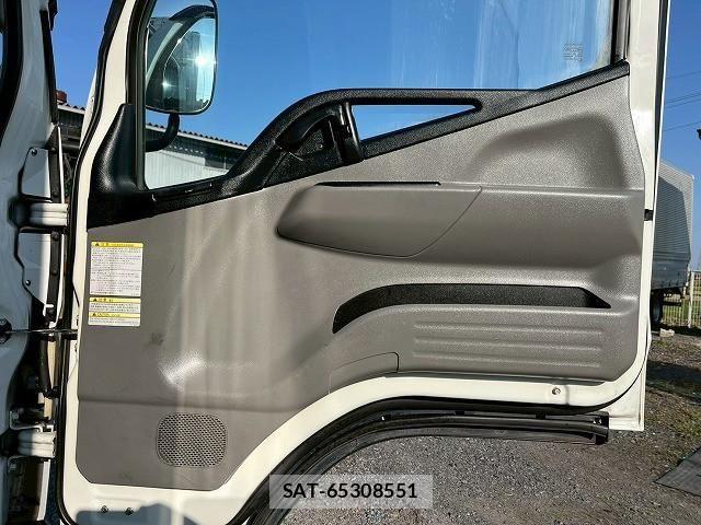 Mitsubishi CANTER 2017-05 1741604-18