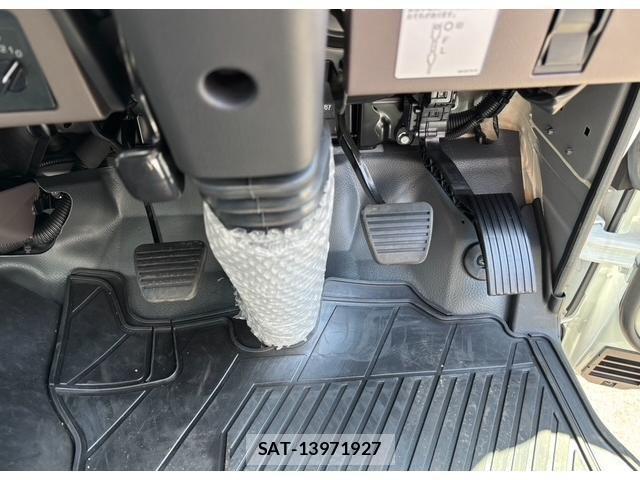 Mitsubishi CANTER 2025-04 2007152-25