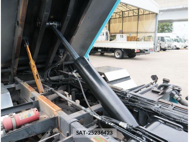 Mitsubishi CANTER 2022-04 2207085-15