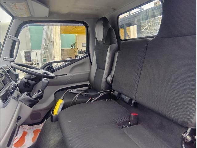 Mitsubishi CANTER 2021-04 2317724-24