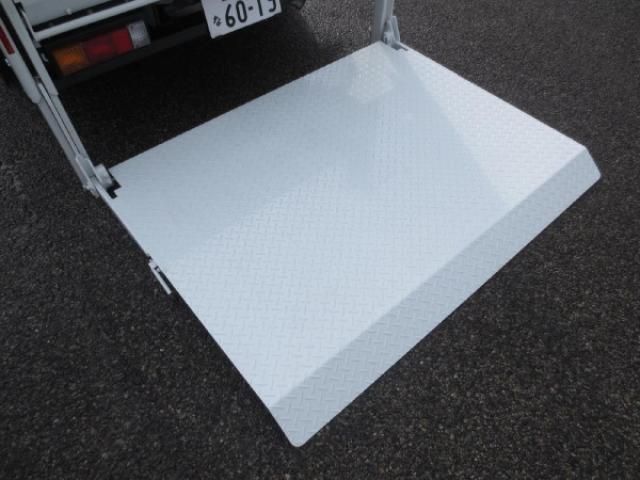 Mitsubishi CANTER 2022-04 2385606-10