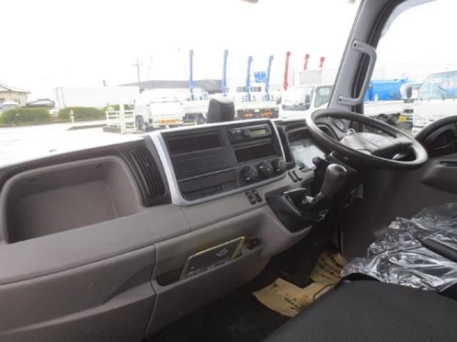 Mitsubishi CANTER 2022-04 2385606-13