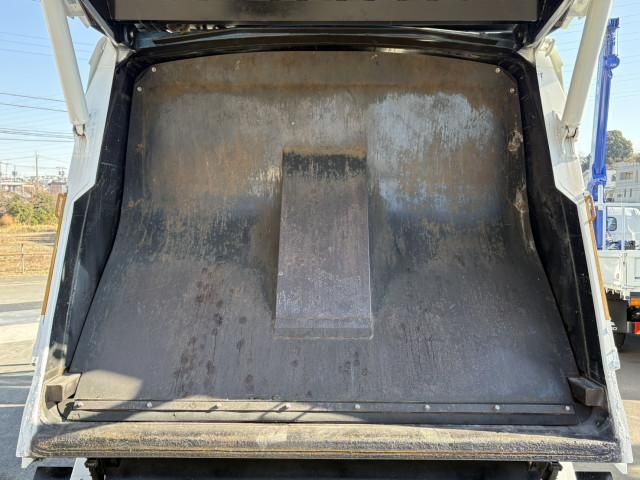 Mitsubishi CANTER 2015-06 2385596-14