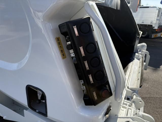 Mitsubishi CANTER 2015-06 2385596-16
