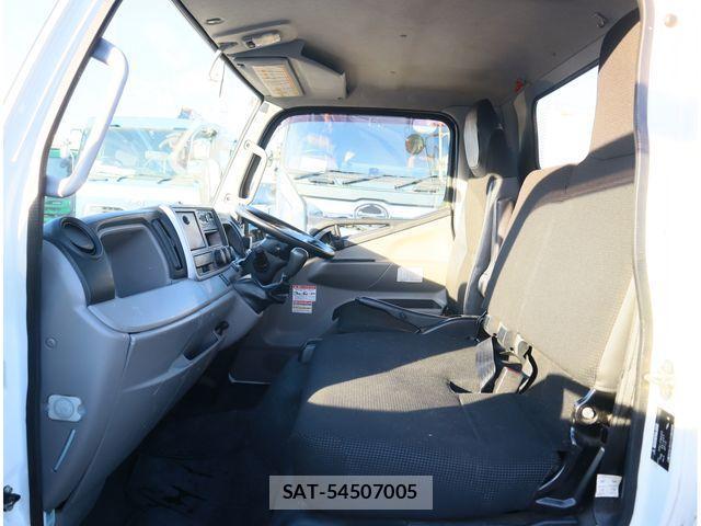 Mitsubishi CANTER 2017-09 2661148-26