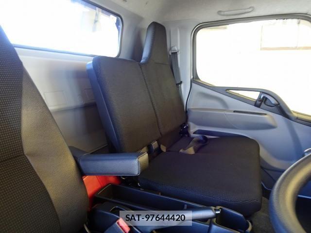 Mitsubishi CANTER 2019-03 2776212-16