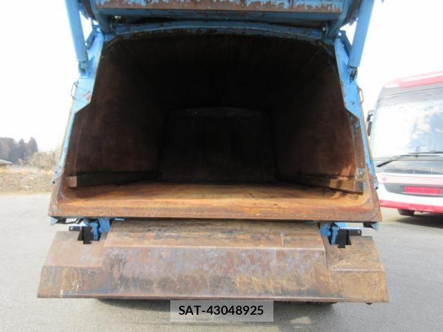 Mitsubishi CANTER 2015-06 3355993-23