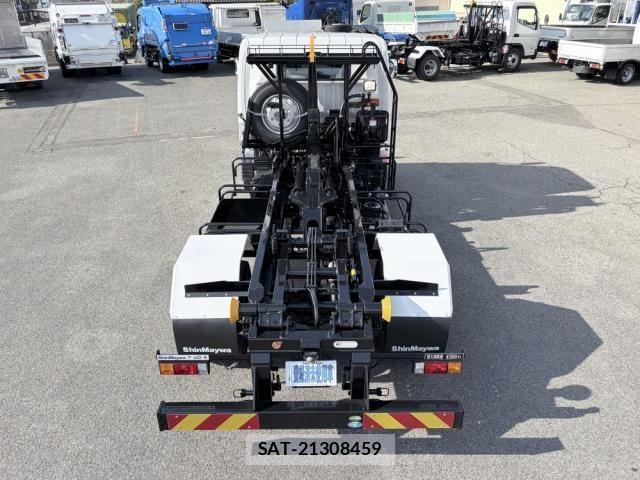 Mitsubishi CANTER 2025-09 3662708-13