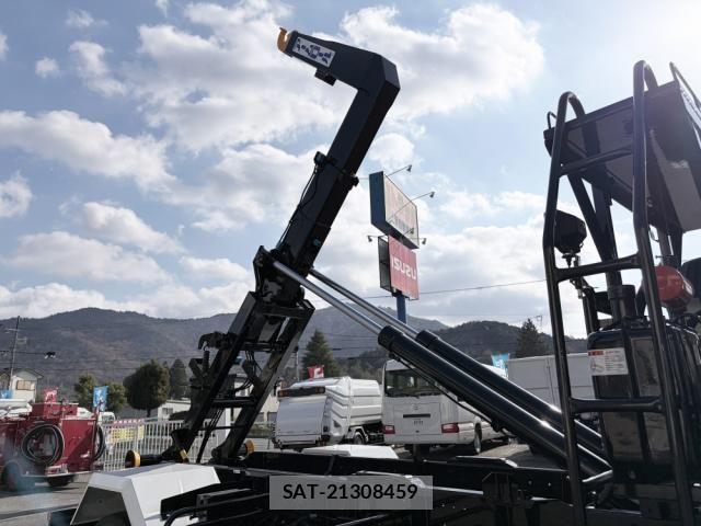 Mitsubishi CANTER 2025-09 3662708-18