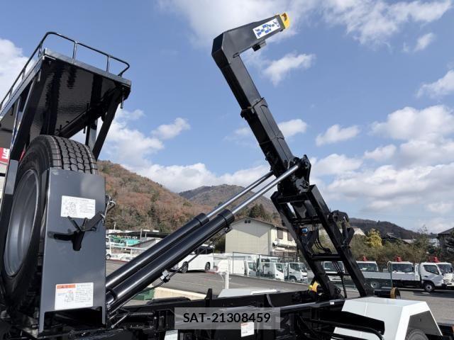 Mitsubishi CANTER 2025-09 3662708-19