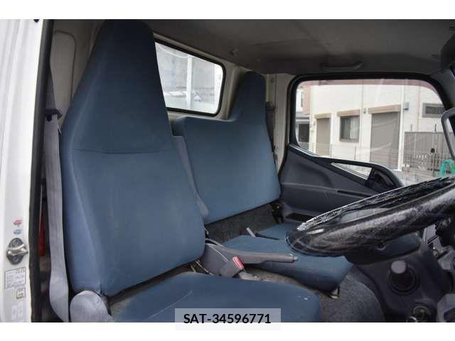 Mitsubishi CANTER 2015-09 3831927-10