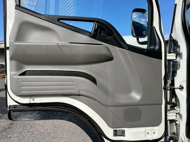 Mitsubishi CANTER 2018-03 3847187-23