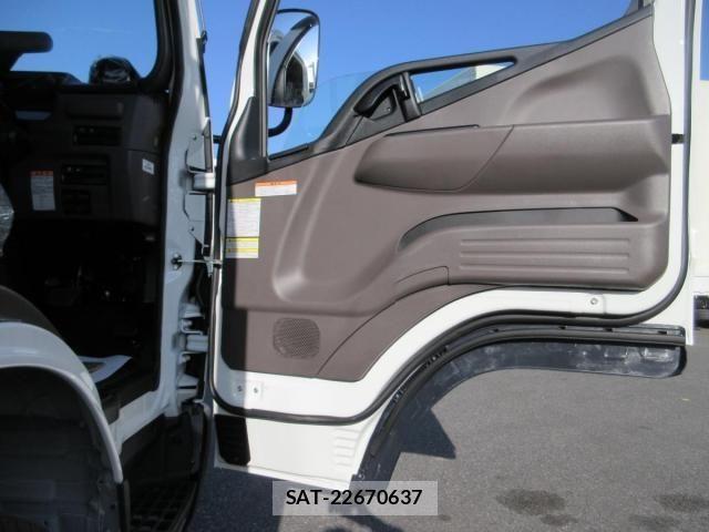 Mitsubishi CANTER 2025-11 3904080-18