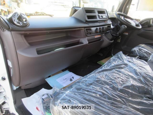 Mitsubishi CANTER 2025-11 3904074-19