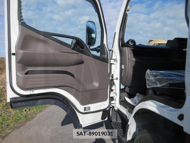 Mitsubishi CANTER 2025-11 3904074-21