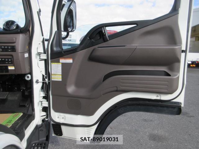 Mitsubishi CANTER 2025-11 3904074-7