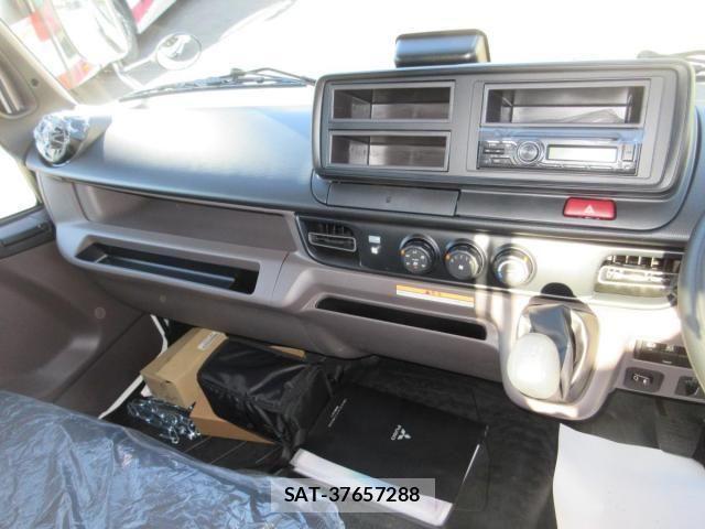 Mitsubishi CANTER 2025-11 3904072-11