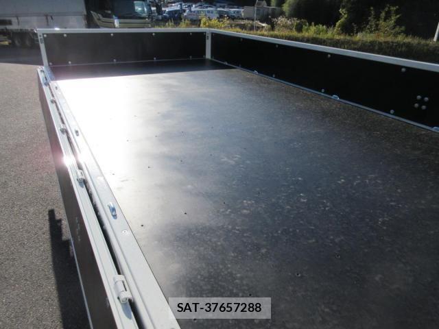 Mitsubishi CANTER 2025-11 3904072-24