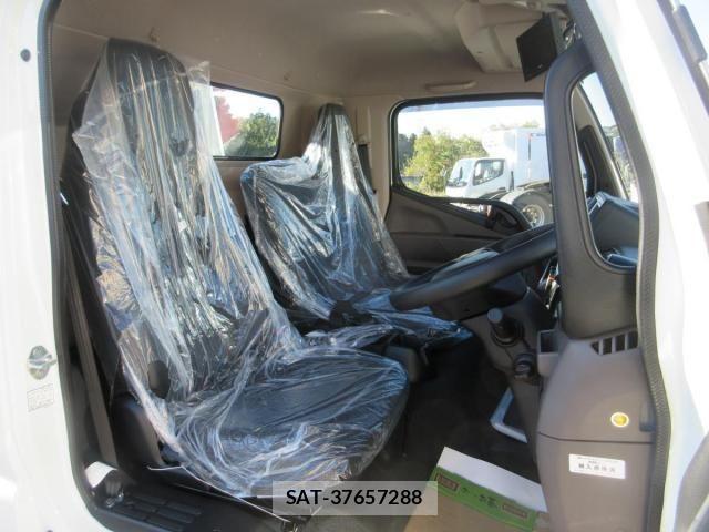 Mitsubishi CANTER 2025-11 3904072-6