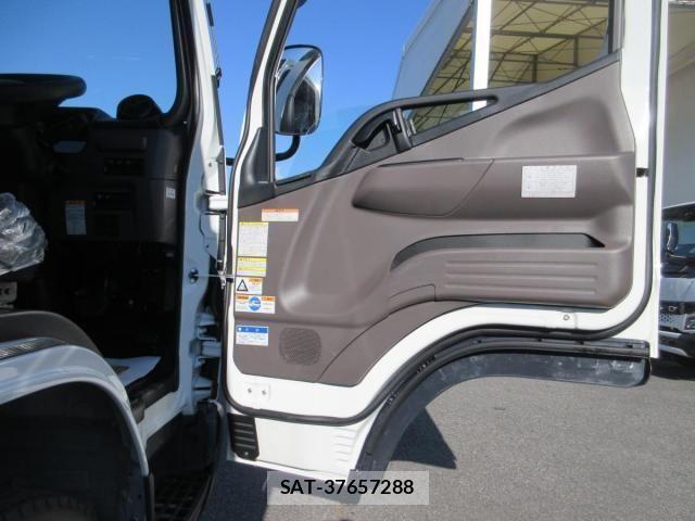 Mitsubishi CANTER 2025-11 3904072-7