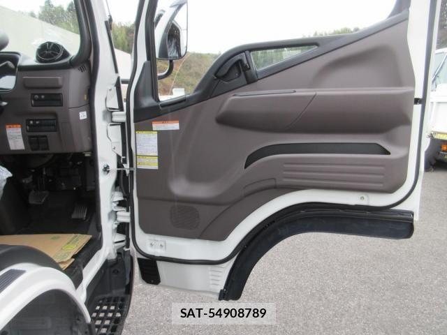 Mitsubishi CANTER 2025-11 3933391-7