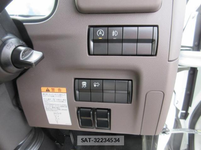 Mitsubishi CANTER 2025-11 3933387-9