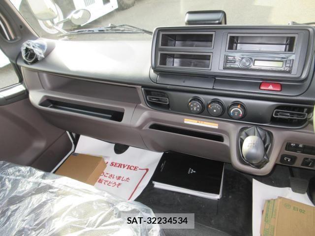 Mitsubishi CANTER 2025-11 3933387-11