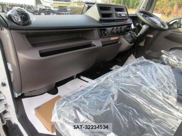 Mitsubishi CANTER 2025-11 3933387-18
