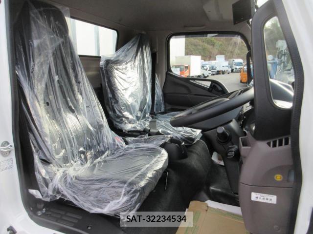 Mitsubishi CANTER 2025-11 3933387-6