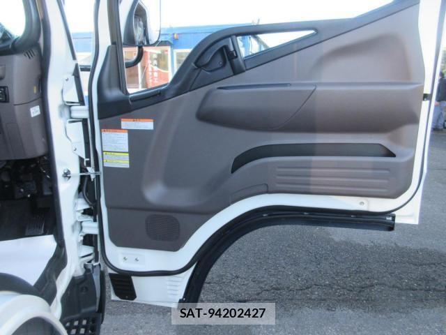 Mitsubishi CANTER 2025-11 4039360-7