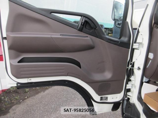 Mitsubishi CANTER 2025-11 4039374-21