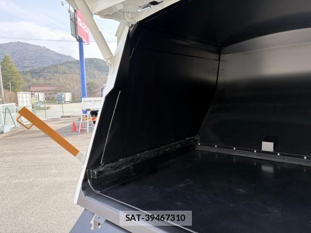 Mitsubishi CANTER 2025-05 4039343-15