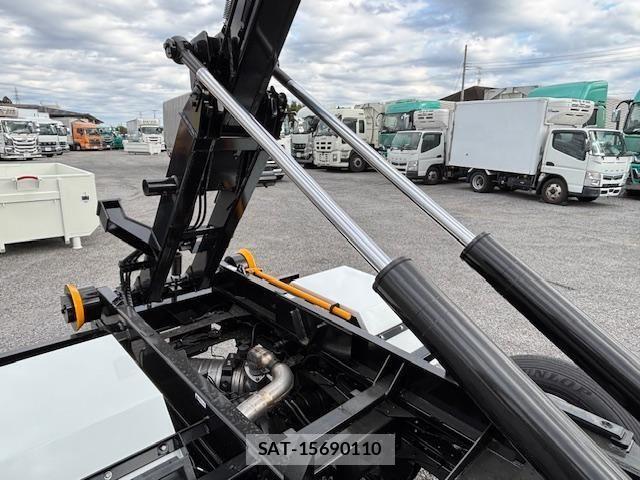 Mitsubishi CANTER 2025-05 4108586-23
