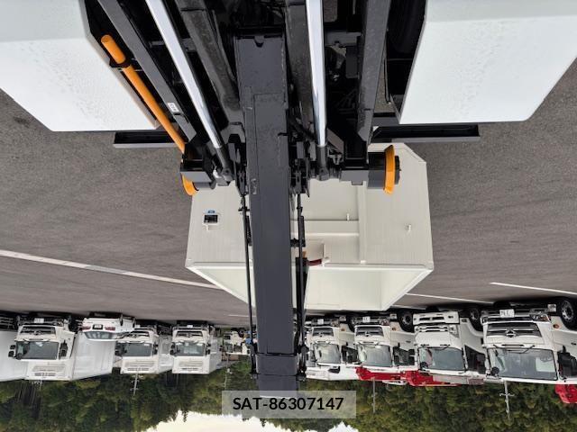 Mitsubishi CANTER 2025-06 4108589-12