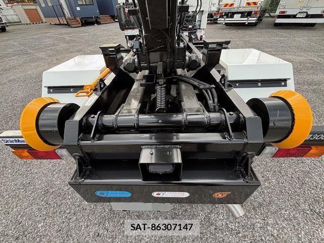 Mitsubishi CANTER 2025-06 4108589-17
