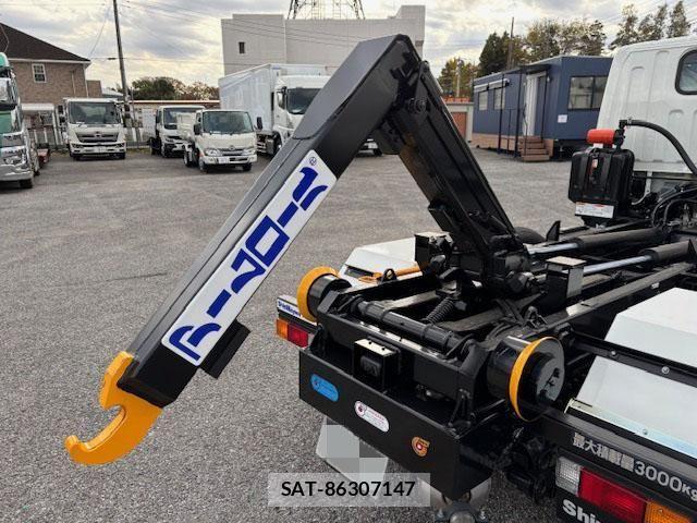 Mitsubishi CANTER 2025-06 4108589-26