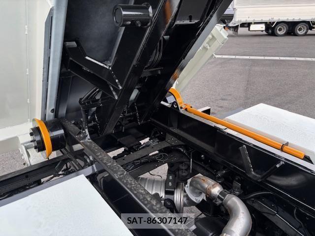 Mitsubishi CANTER 2025-06 4108589-8