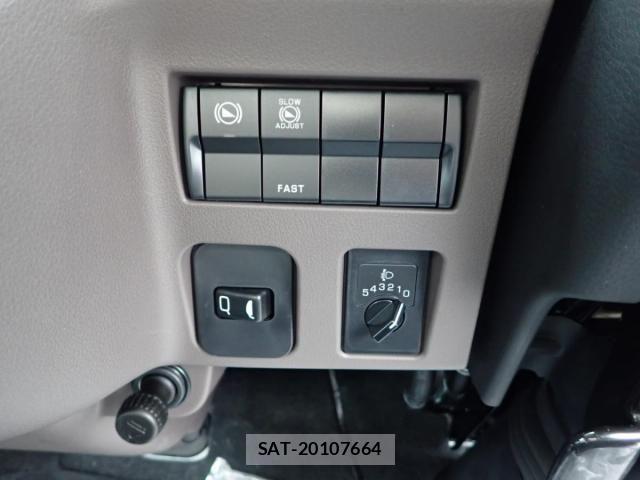 Mitsubishi CANTER 2025-10 4174875-17