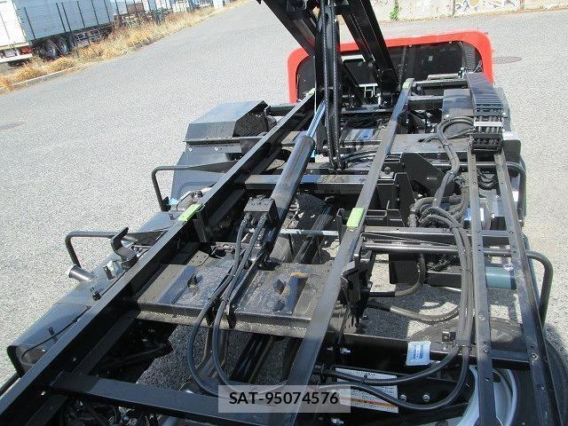 Mitsubishi CANTER 2025-11 4370053-16