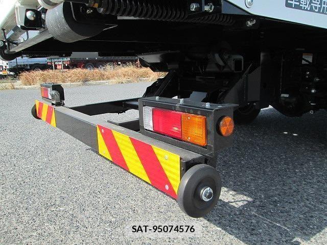 Mitsubishi CANTER 2025-11 4370053-23