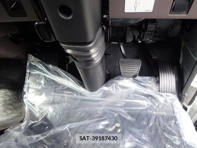 Mitsubishi CANTER 2025-12 4588403-21