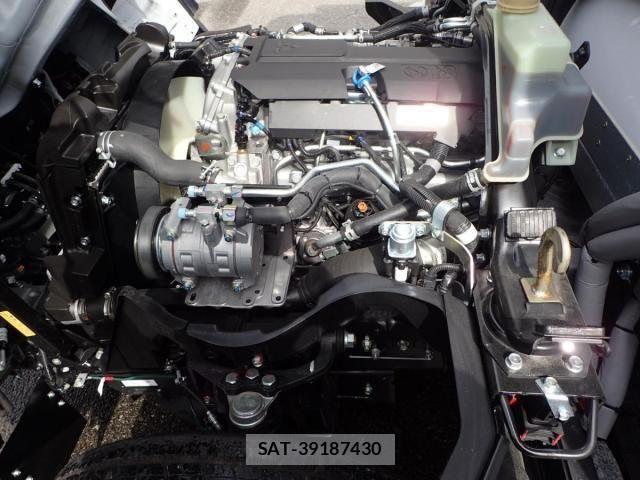 Mitsubishi CANTER 2025-12 4588403-23