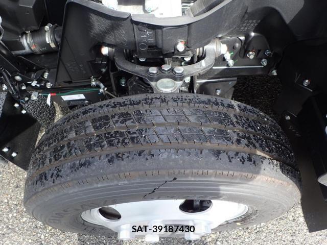 Mitsubishi CANTER 2025-12 4588403-25