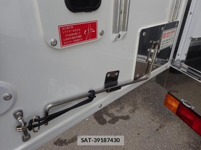 Mitsubishi CANTER 2025-12 4588403-5