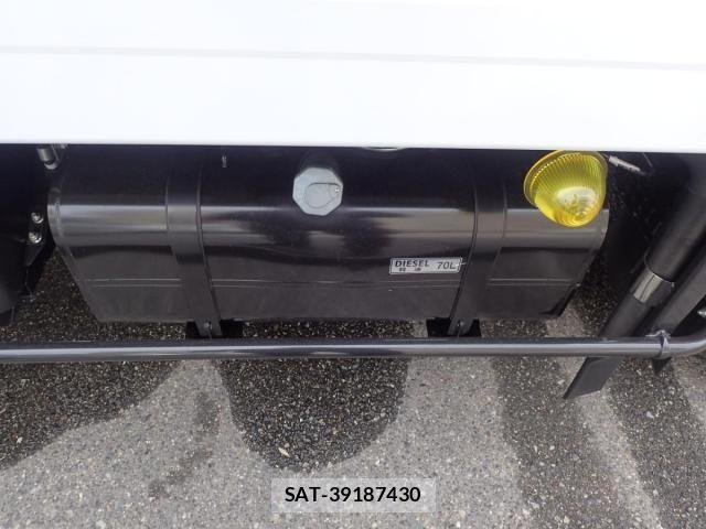 Mitsubishi CANTER 2025-12 4588403-7