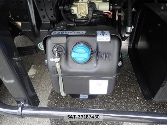 Mitsubishi CANTER 2025-12 4588403-8
