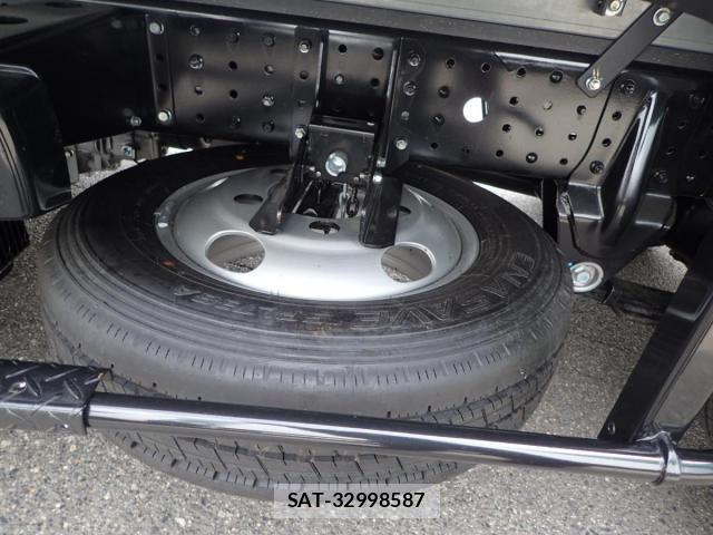 Mitsubishi CANTER 2025-12 4588410-9