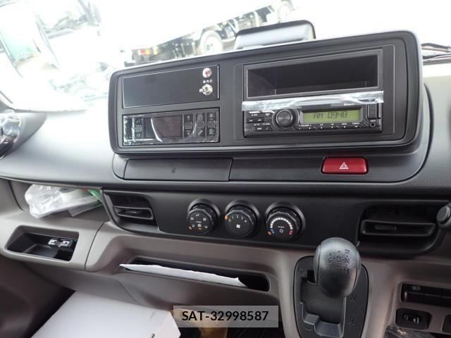 Mitsubishi CANTER 2025-12 4588410-13