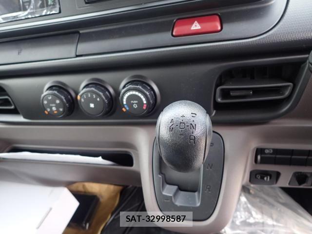 Mitsubishi CANTER 2025-12 4588410-14